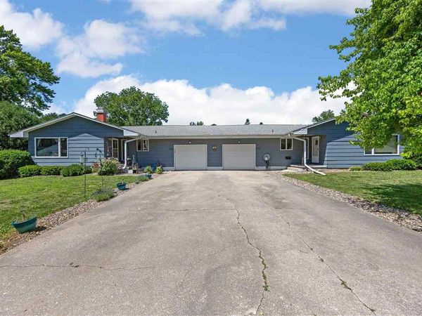 207 & 209 E Adams St., New London, IA 52645