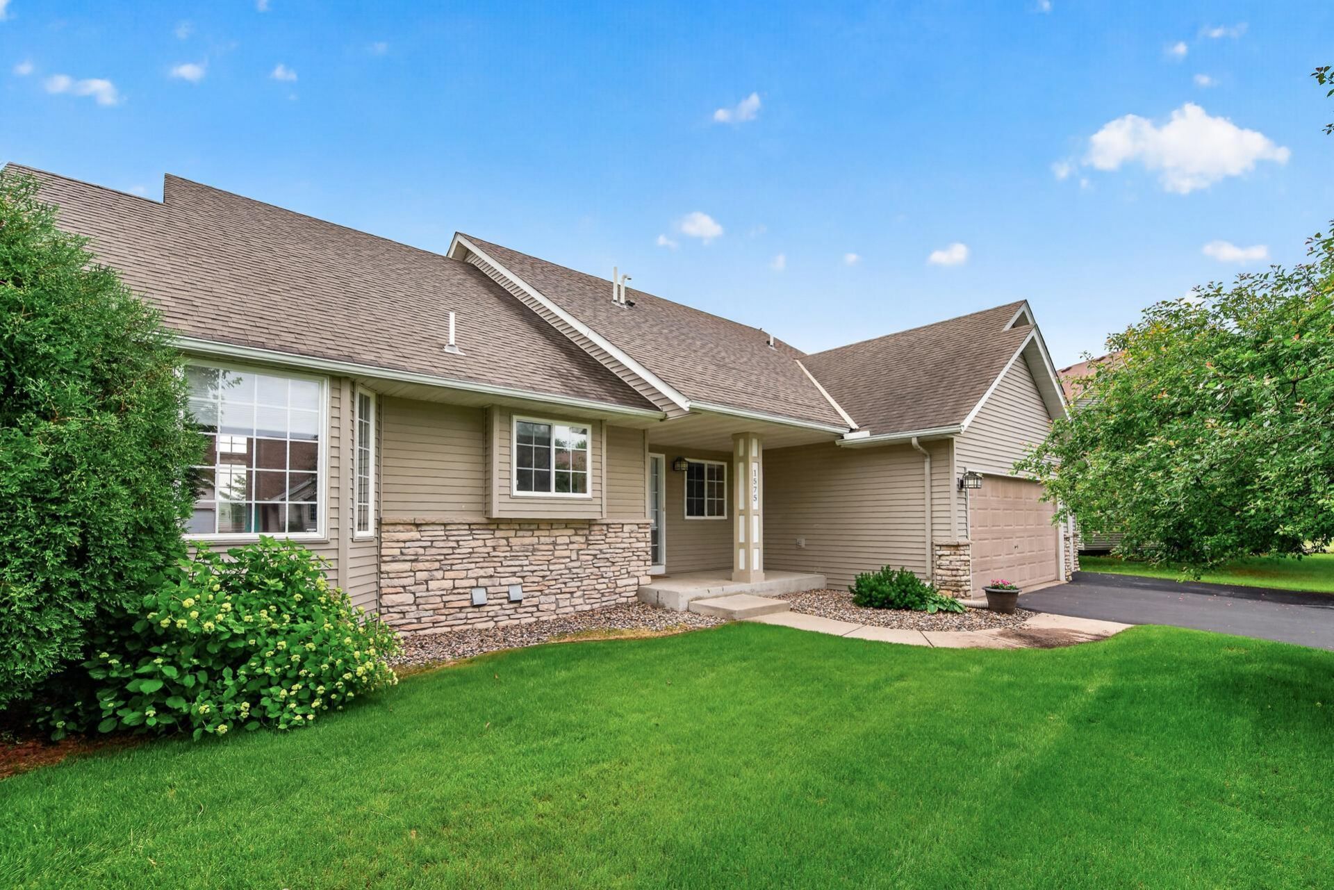 1575 Windsor Drive S, Shakopee, MN 55379