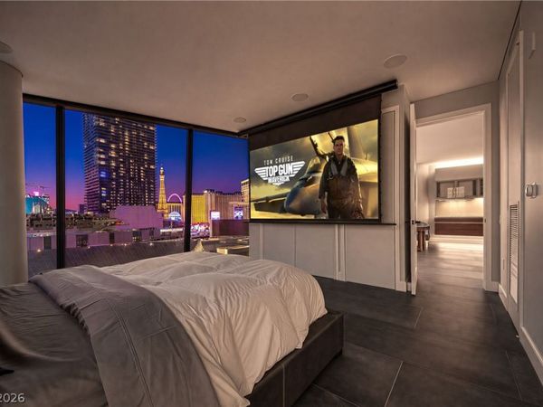 3726 Las Vegas Boulevard , Unit 902, Las Vegas, NV 89158