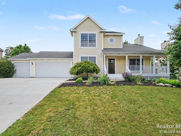 6712 Hartman Drive SE, Caledonia, MI 49316