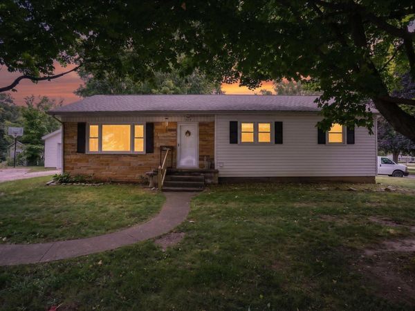 509 Fayette Street, Jonesville, MI 49250