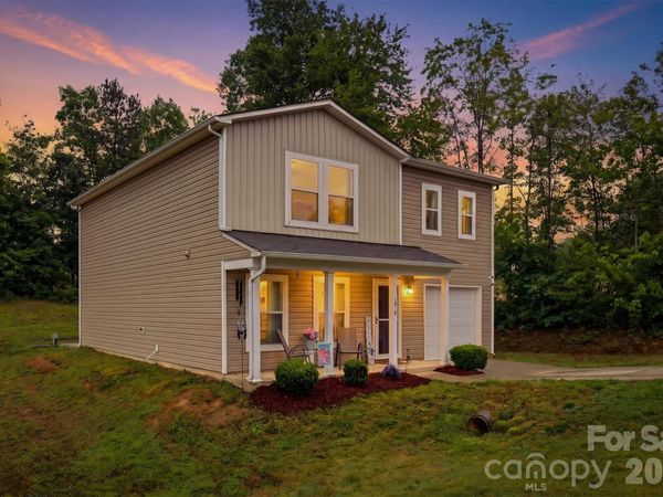 1916 Country Way , Hickory, NC 28601