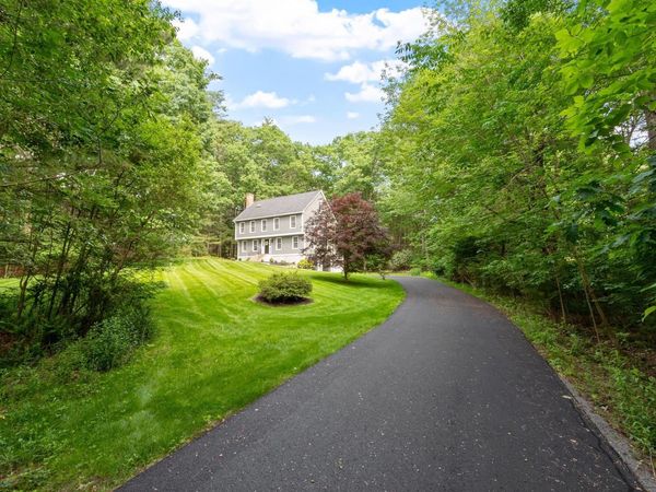 6 Finch Circle, Londonderry, NH 03053