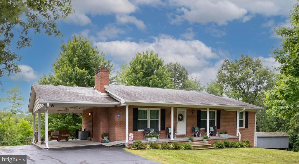 201 Woodridge Lane, Winchester, VA 22603 Main Photo