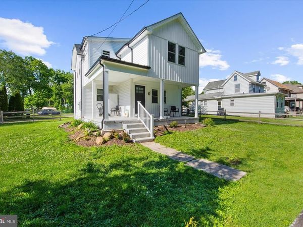 201 PENLLYN BLUE BELL PIKE, BLUE BELL, PA 19422