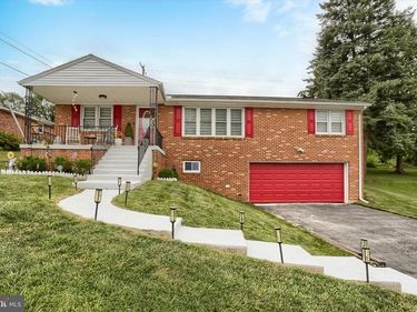 2508 EASTWOOD DRIVE, YORK, PA 17402