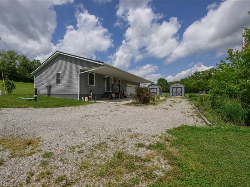 9427 Stonecreek Road SW, Newcomerstown, OH 43832 Photo 2