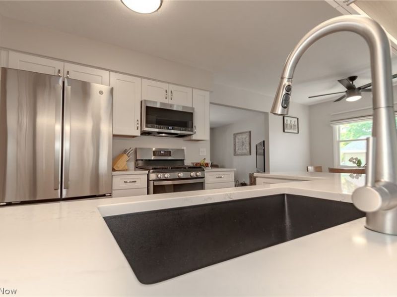5600 Reef Road , Mentor on the Lake, OH 44060 Photo 6