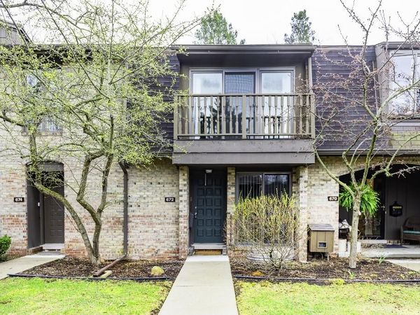 672 Greenhills Drive, Ann Arbor, MI 48105