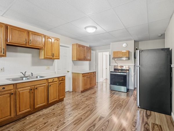 55 Chestnut St, Unit 1, Holyoke, MA 01040