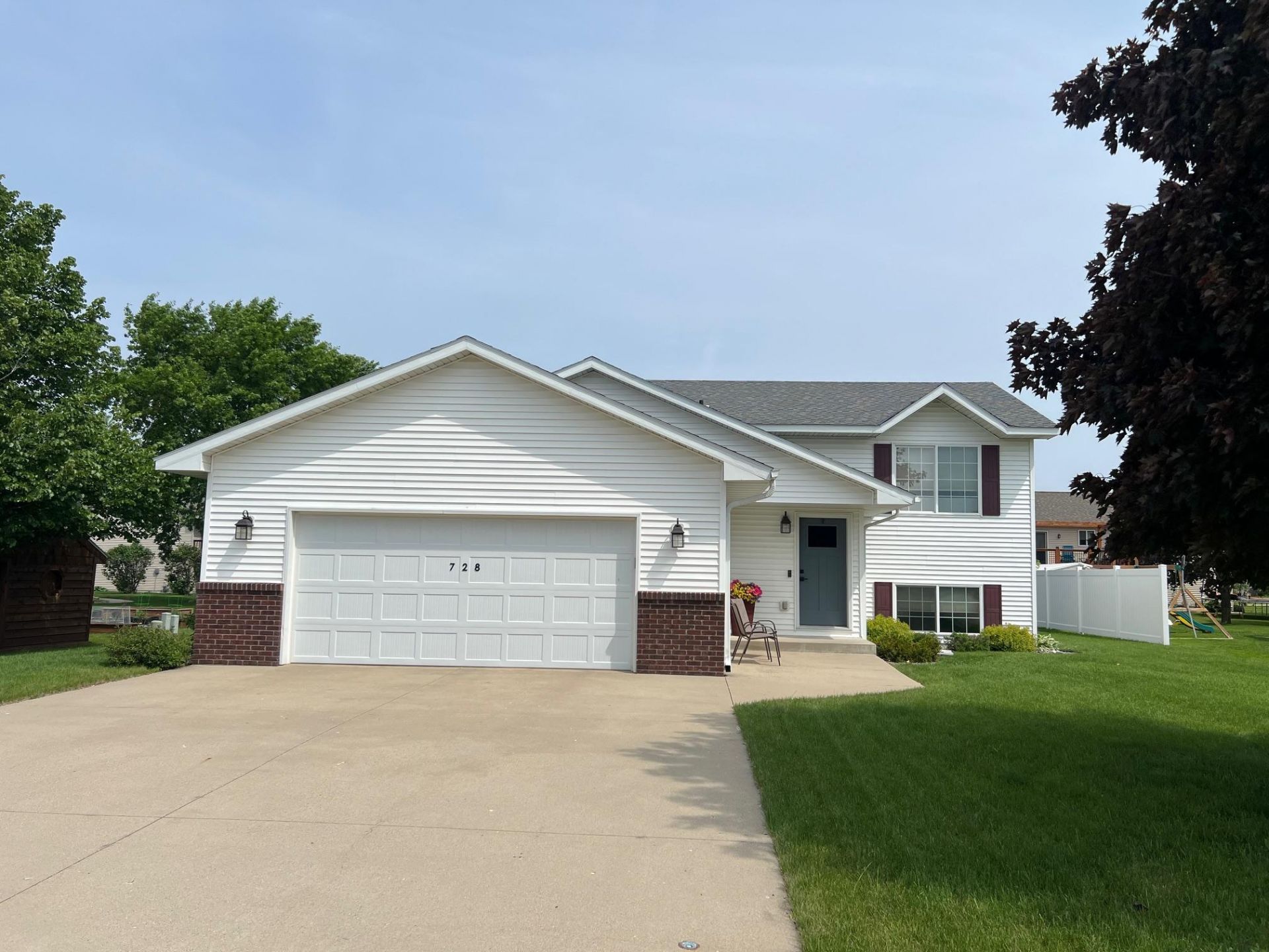 728 W 7th Street , Litchfield, MN 55355
