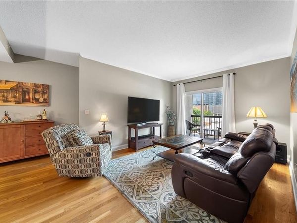 1074 Peachtree Walk NE, Unit B401, Atlanta, GA 30309
