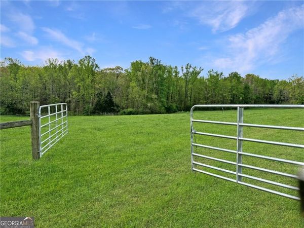 960 Gooseneck Road , Eastanollee, GA 30538