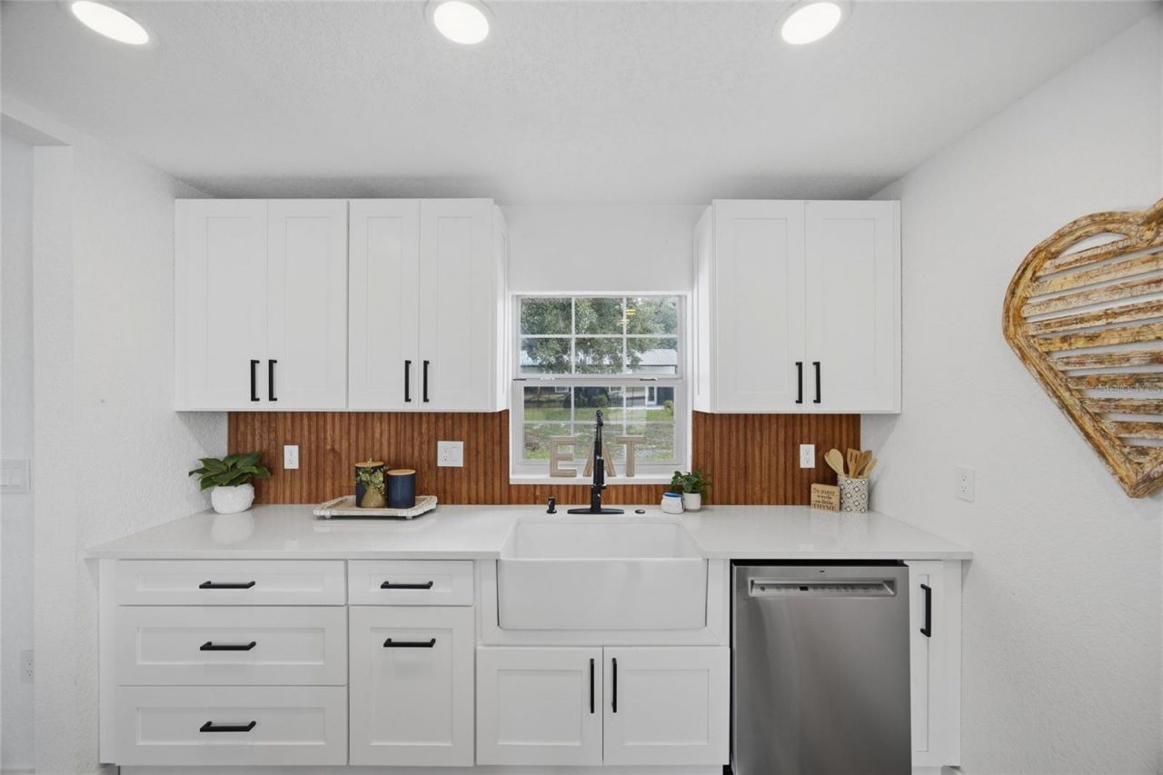 1205 E Knights Griffin Road , Plant City, FL 33565 Photo