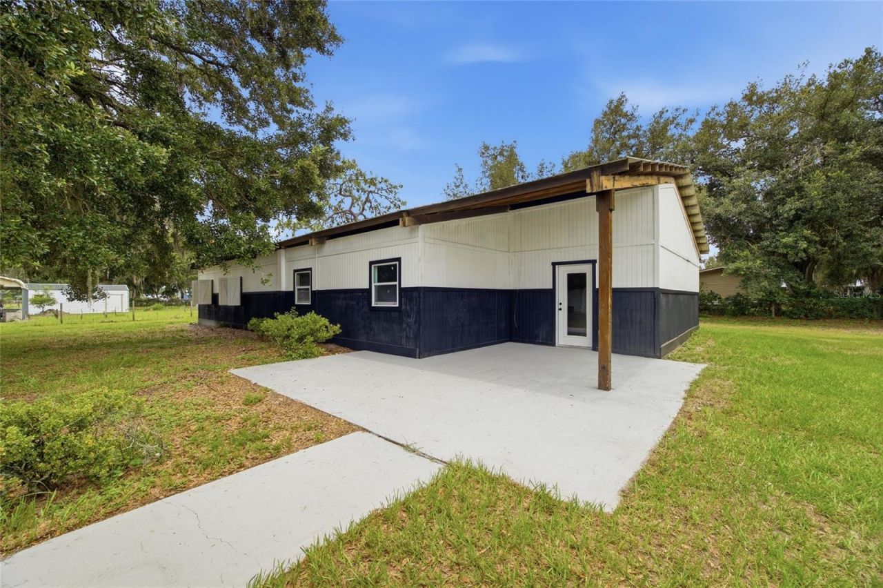 1205 E Knights Griffin Road , Plant City, FL 33565 Photo