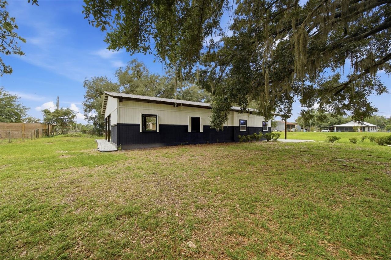 1205 E Knights Griffin Road , Plant City, FL 33565 Photo
