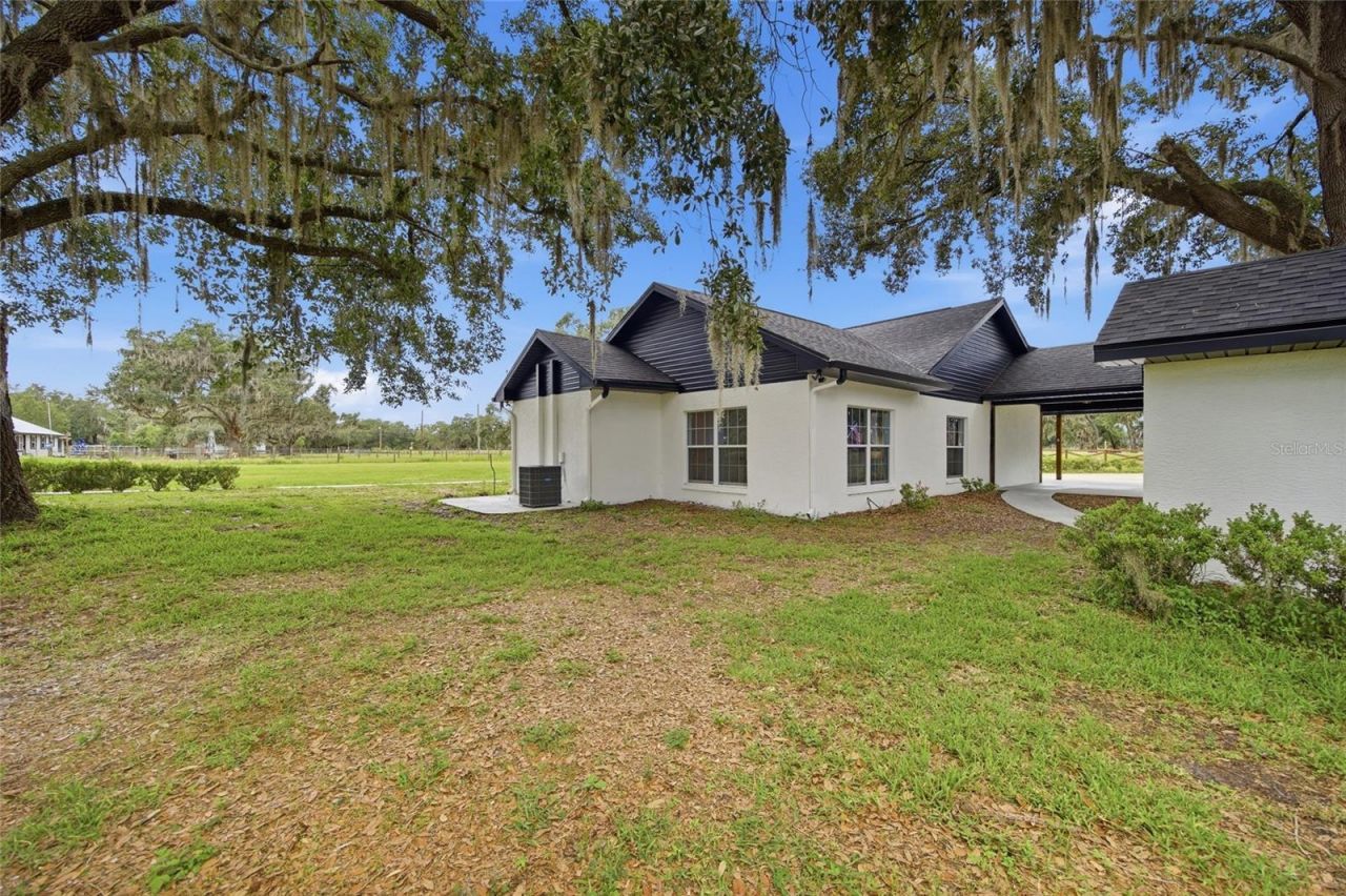 1205 E Knights Griffin Road , Plant City, FL 33565 Photo