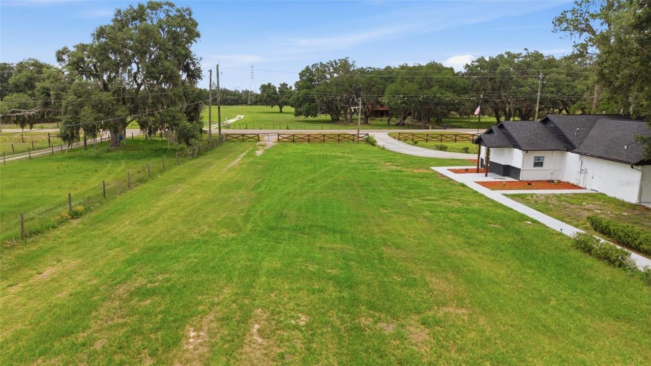 1205 E Knights Griffin Road , Plant City, FL 33565 Photo