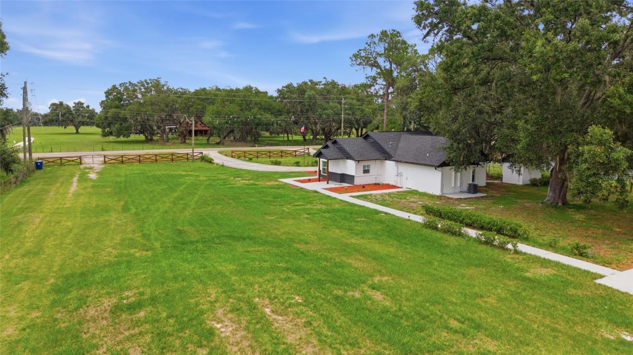1205 E Knights Griffin Road , Plant City, FL 33565 Photo