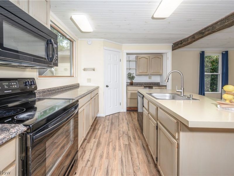 128 E Central Ave, Ravenna, OH 44266 Photo 2
