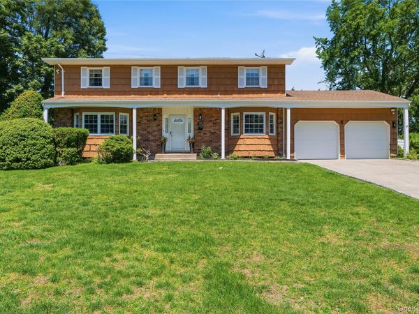6 Carol Court , East Setauket, NY 11733