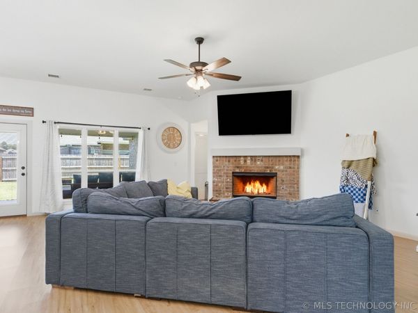 27515 E 108th Place S, Coweta, OK 74429
