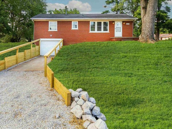 542 E Adams Avenue, Chandler, IN 47610