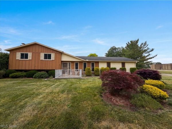 1015 Kingsway Drive , Lorain, OH 44052