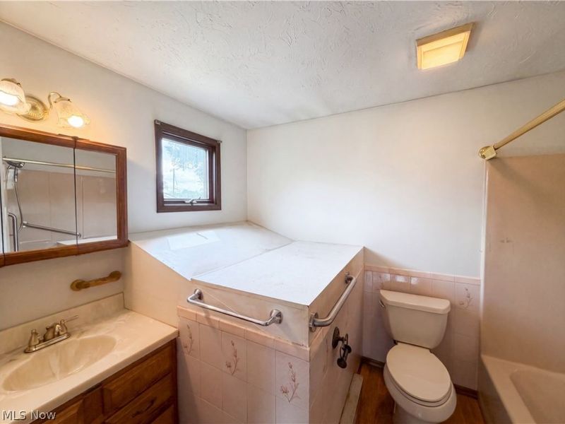 1015 Kingsway Drive , Lorain, OH 44052 Photo 12