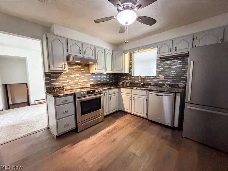 1015 Kingsway Drive , Lorain, OH 44052 Photo 2