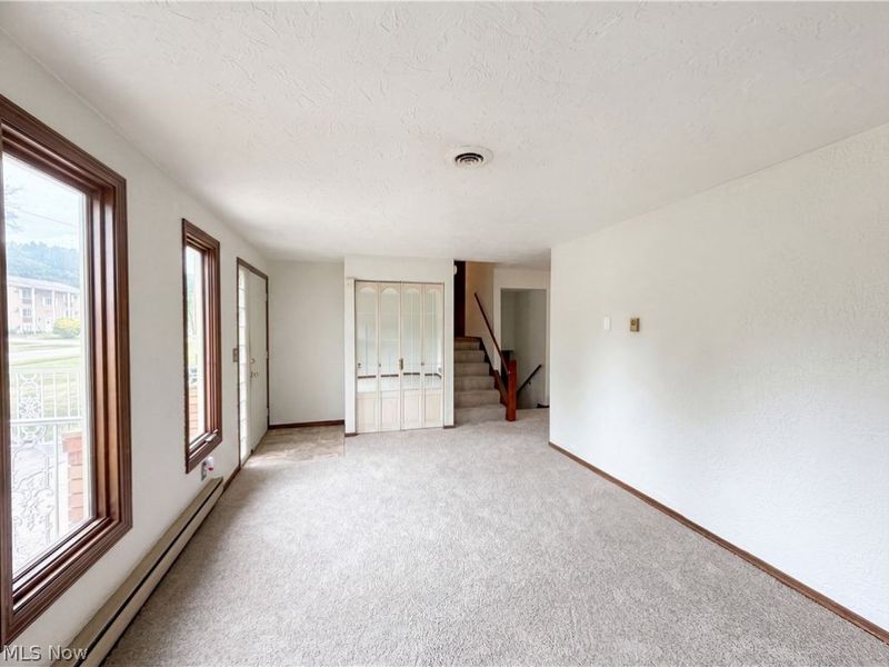 1015 Kingsway Drive , Lorain, OH 44052 Photo 3