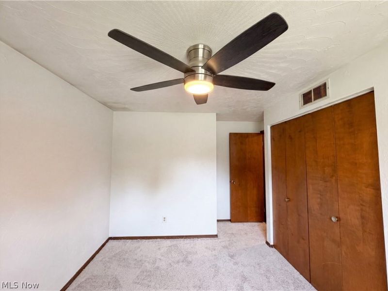 1015 Kingsway Drive , Lorain, OH 44052 Photo 4