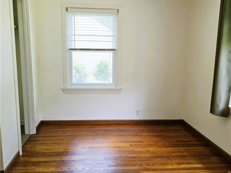 7667 S Eastland Road , Middleburg Heights, OH 44017 Photo 12