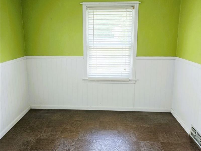 7667 S Eastland Road , Middleburg Heights, OH 44017 Photo 14