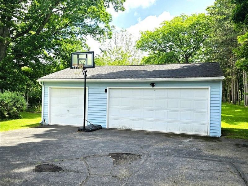 7667 S Eastland Road , Middleburg Heights, OH 44017 Photo 18