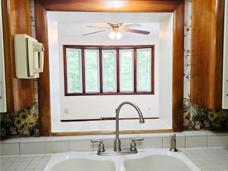 7667 S Eastland Road , Middleburg Heights, OH 44017 Photo 4