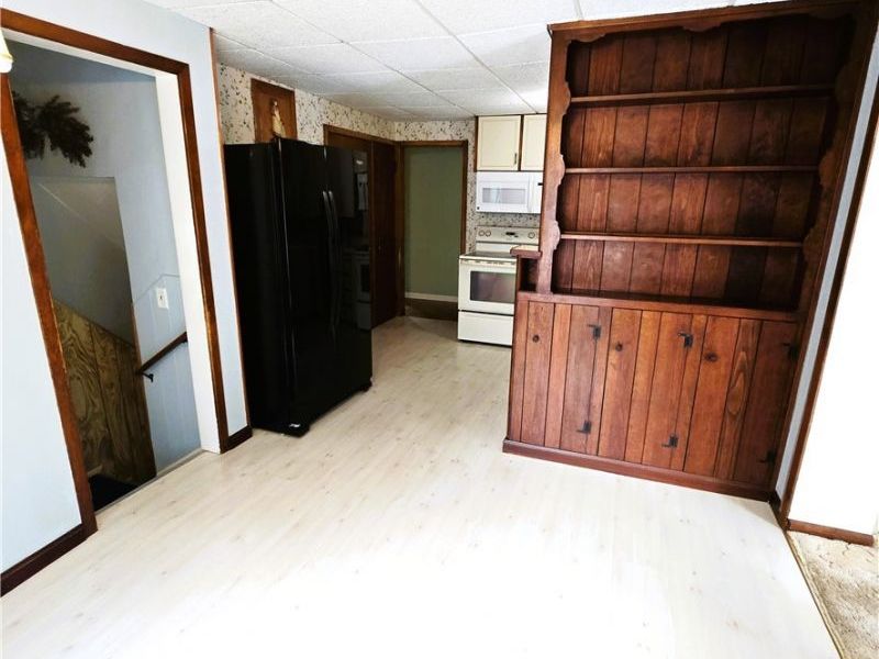 7667 S Eastland Road , Middleburg Heights, OH 44017 Photo 5