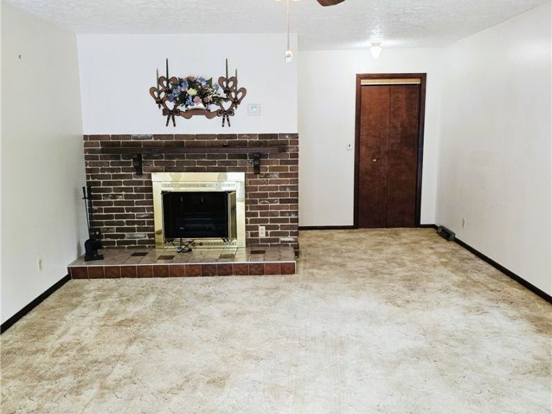 7667 S Eastland Road , Middleburg Heights, OH 44017 Photo 7