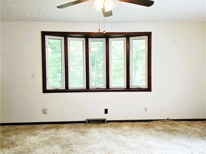 7667 S Eastland Road , Middleburg Heights, OH 44017 Photo 8