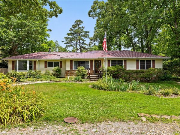 607 Carolina Avenue, Signal Mountain, TN 37377