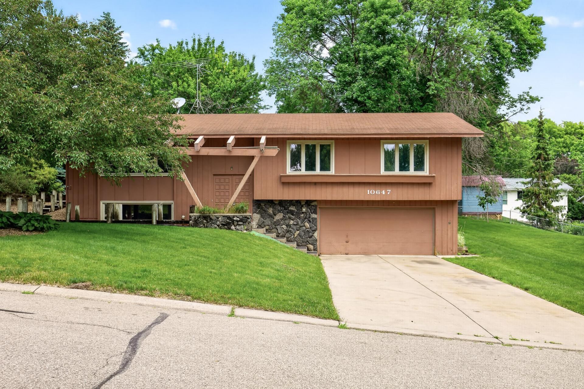 10647 Utica Road, Bloomington, MN 55437