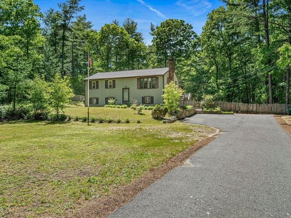 61 Chapel St, Pembroke, MA 02359