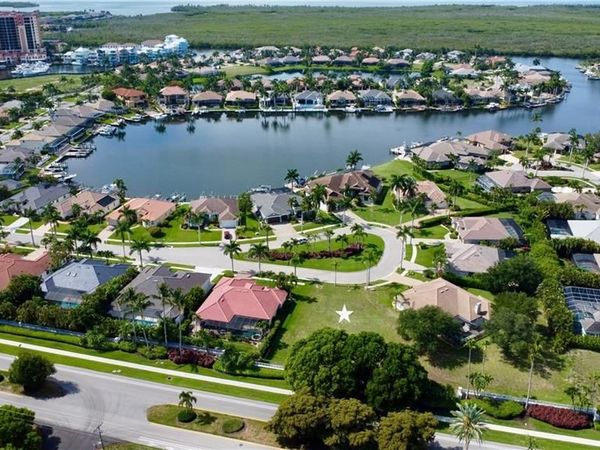 1907 Lagoon LN , CAPE CORAL, FL 33914