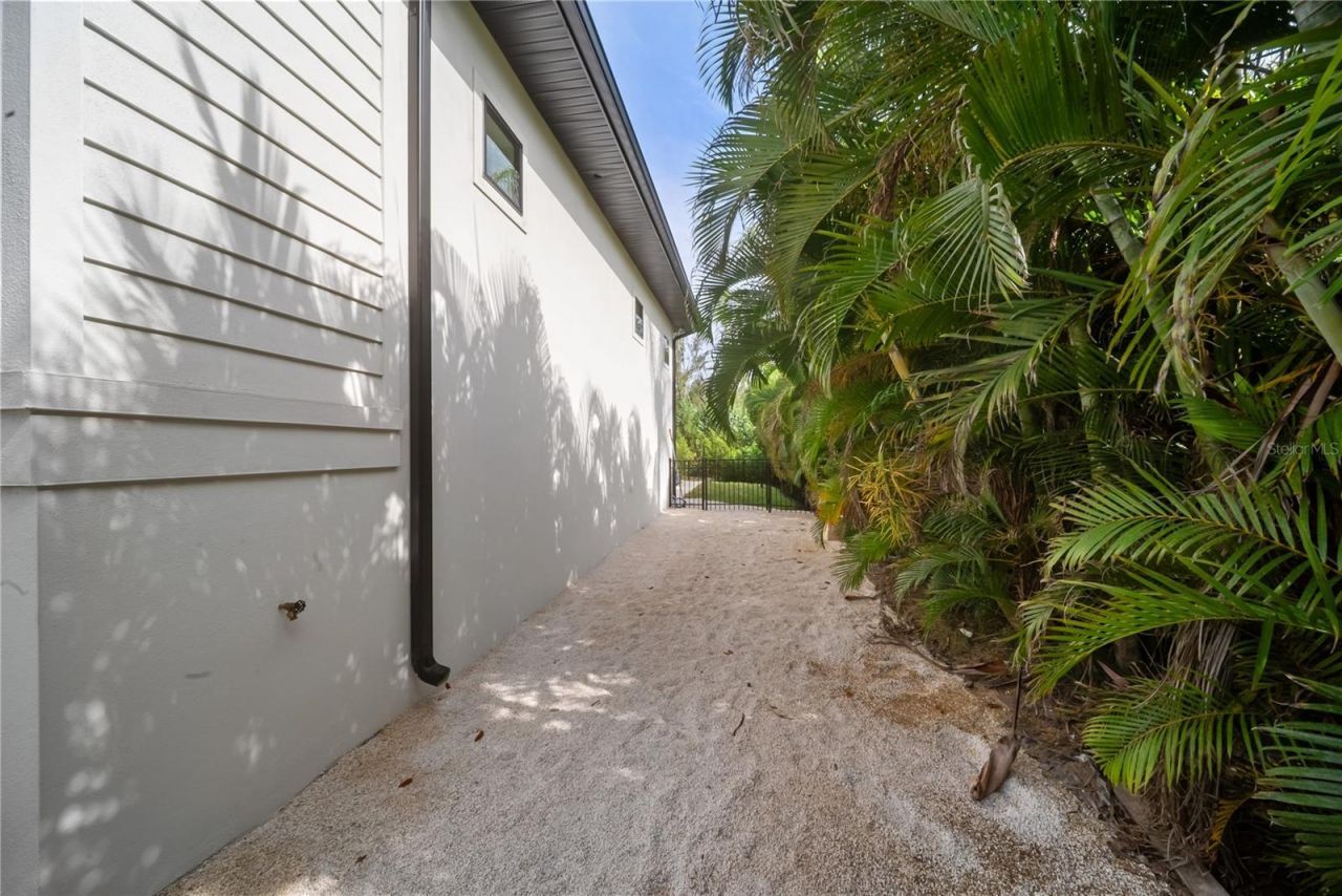 626 Buttonwood Drive, Longboat Key, FL 34228 Photo