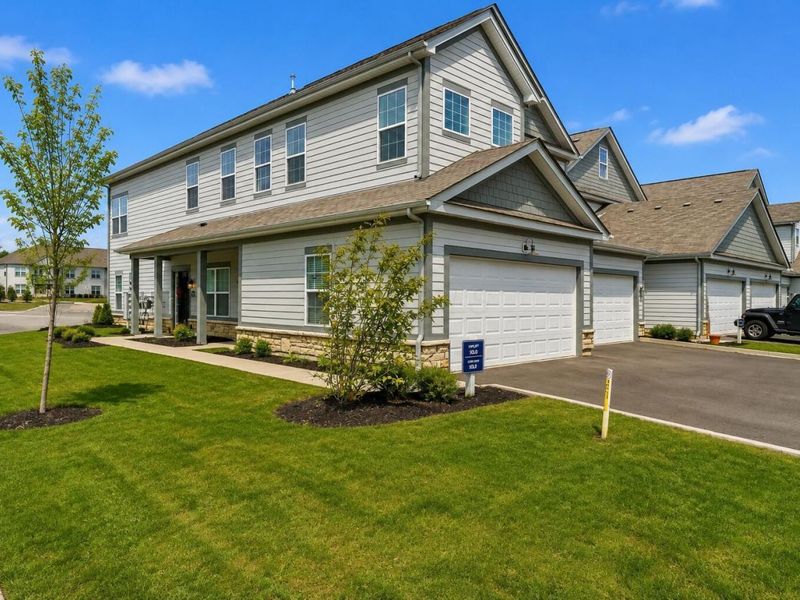 800 Redwood Lane , Lewis Center, OH 43035 Photo 2