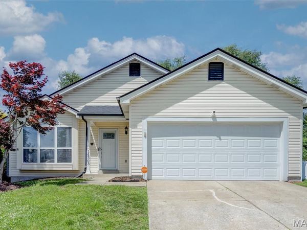 14303 Jamestown Bay Drive , Florissant, MO 63034