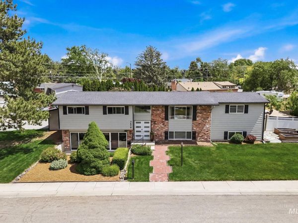 7475 W Cherrywood Dr, Boise, ID 83704