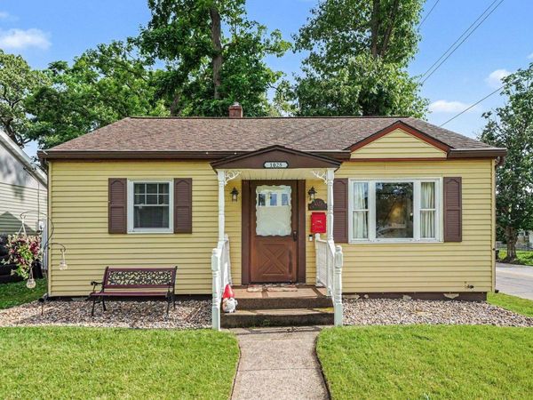 1025 W Battell Street, Mishawaka, IN 46545