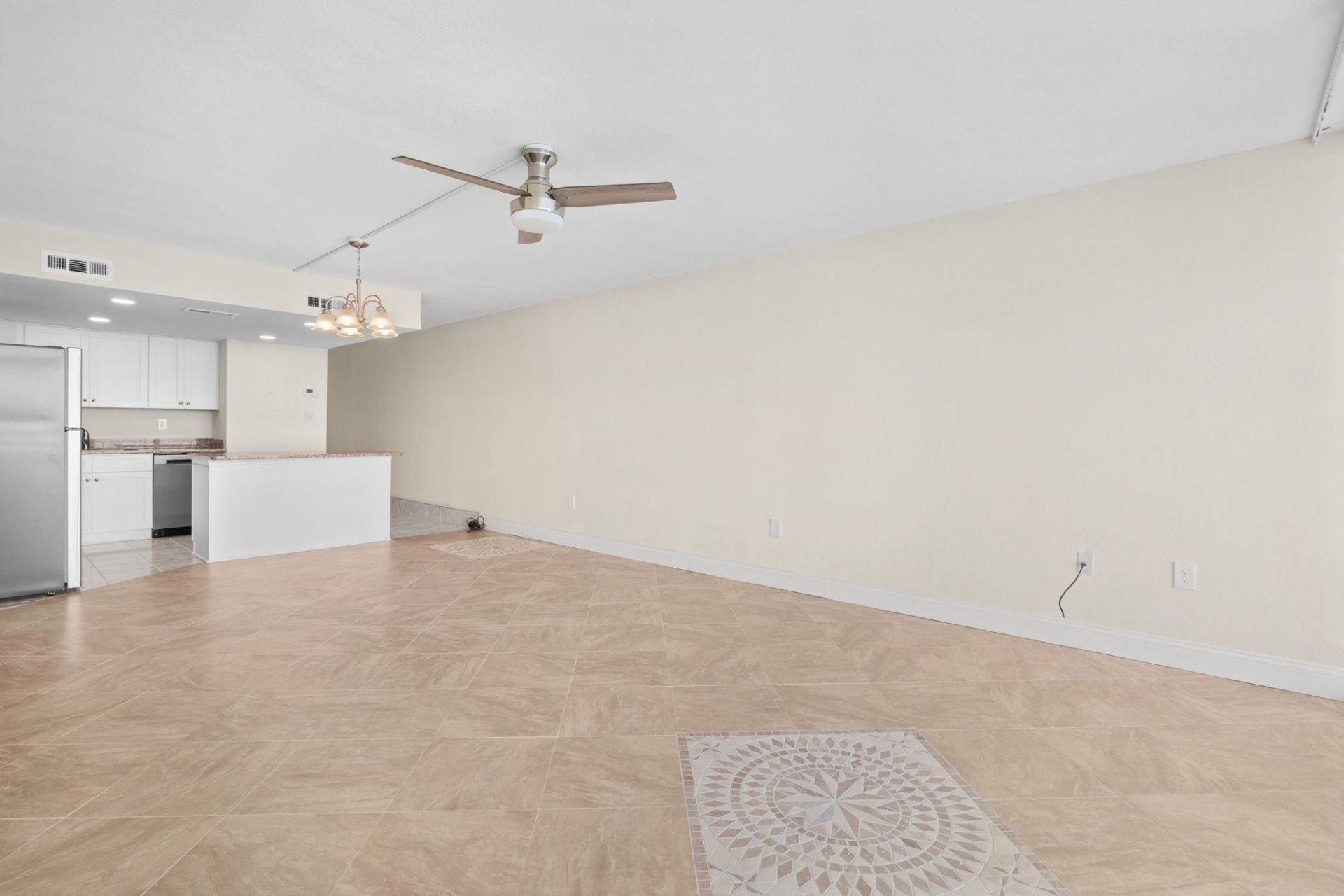 1012 N Waccamaw Dr.  Photo 8