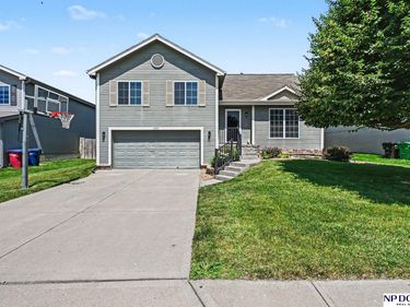 13913 Springview Drive, Bellevue, NE 68133